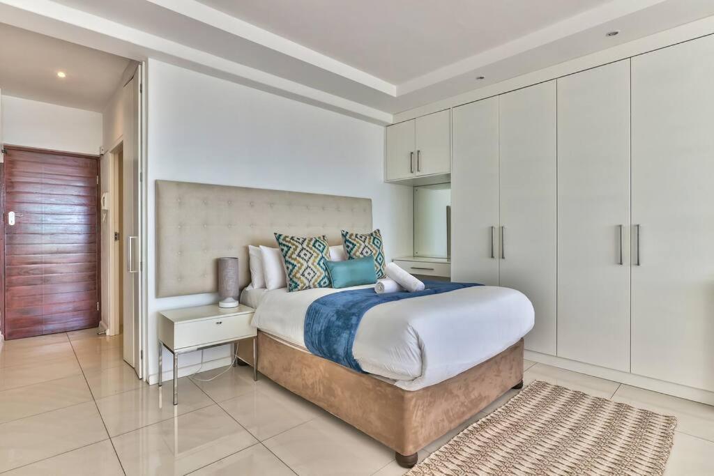 Beachfront With Wi-fi! Cape Town