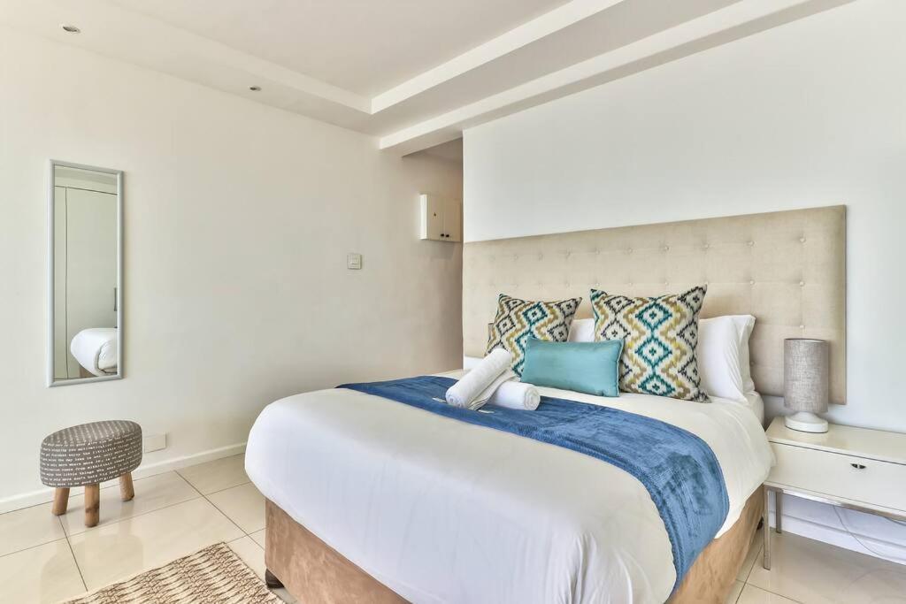 Beachfront With Wi-fi! Apartment Cape Town