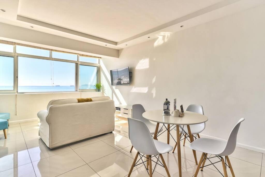 Apartment Beachfront With Wi-fi! *